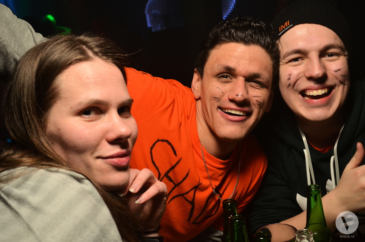 Premiär: The Cave